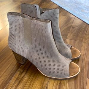 TOMS Beige Heels Size 9.5